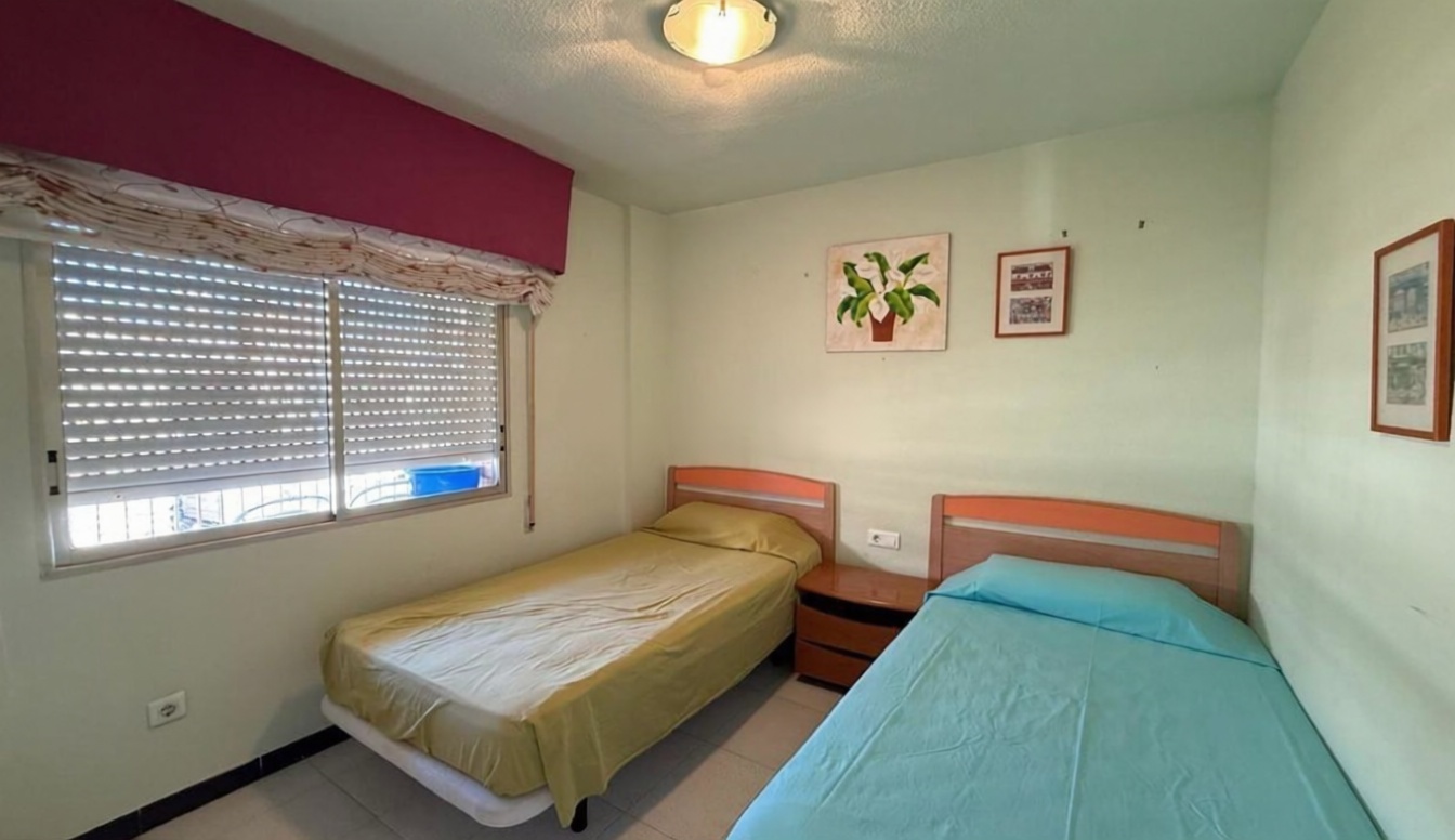 Piso en primera línea de playa en Benidorm — Bedroom