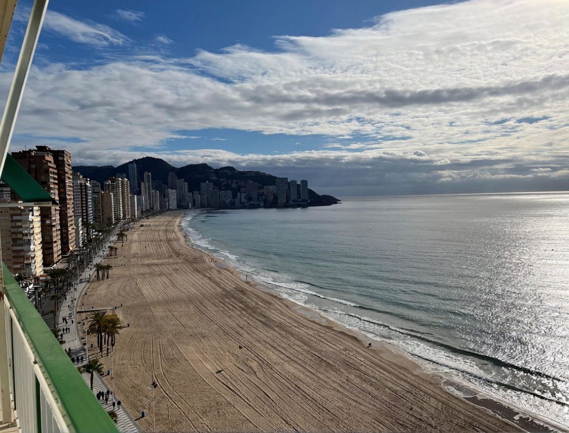 Flat in First Line of Beach in Benidorm — Sea view