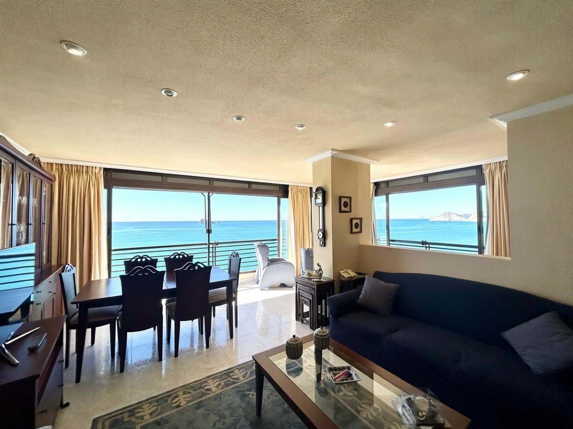 Appartement en première ligne de plage à Benidorm — Séjour