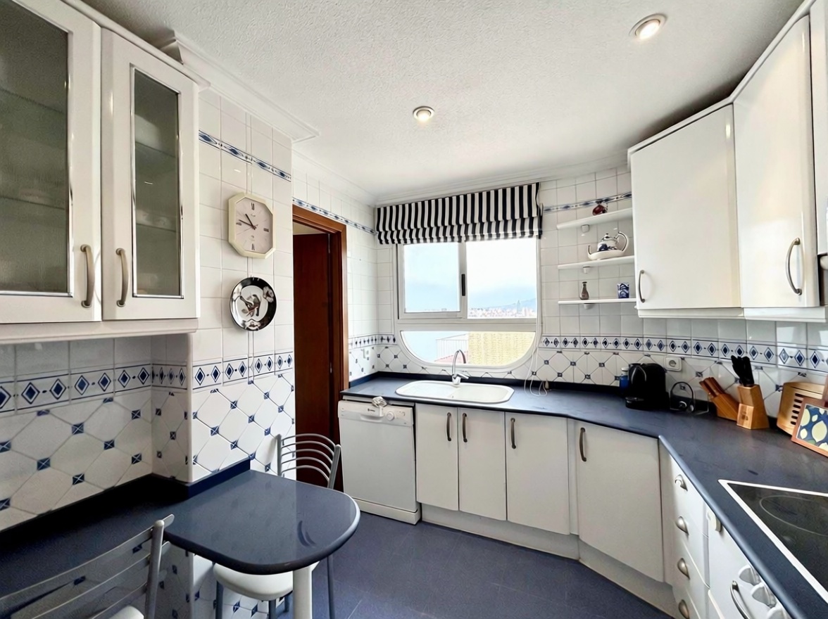 Appartement en première ligne de plage à Benidorm — Chambre