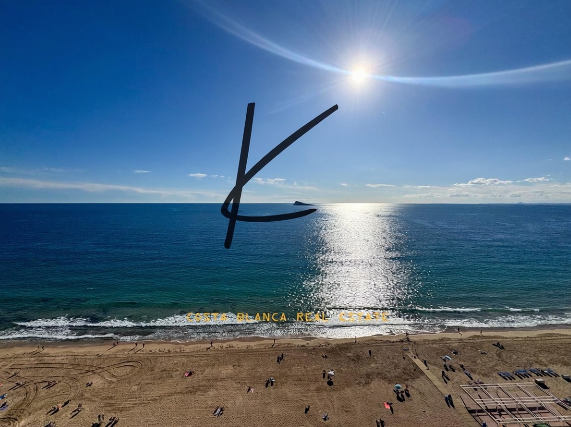 Piso en primera línea de playa en Benidorm — Sea view