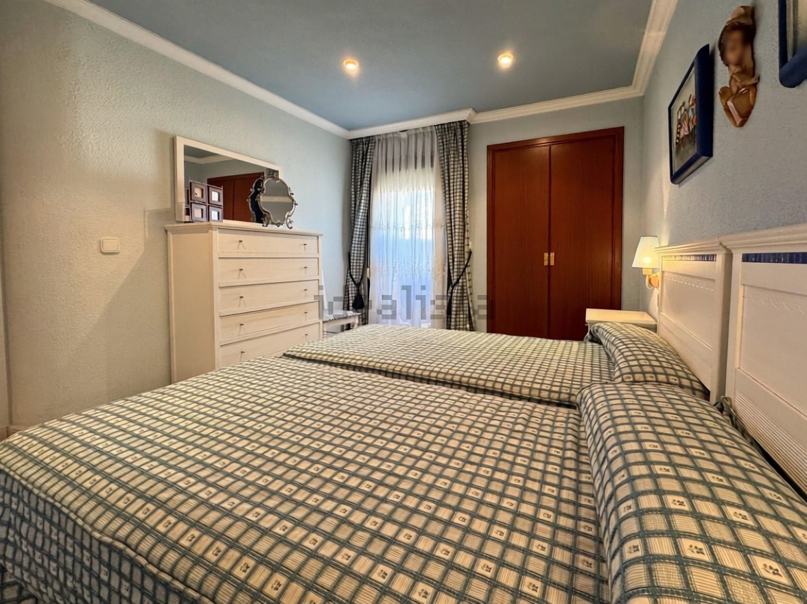 Piso en primera línea de playa en Benidorm — Bedroom