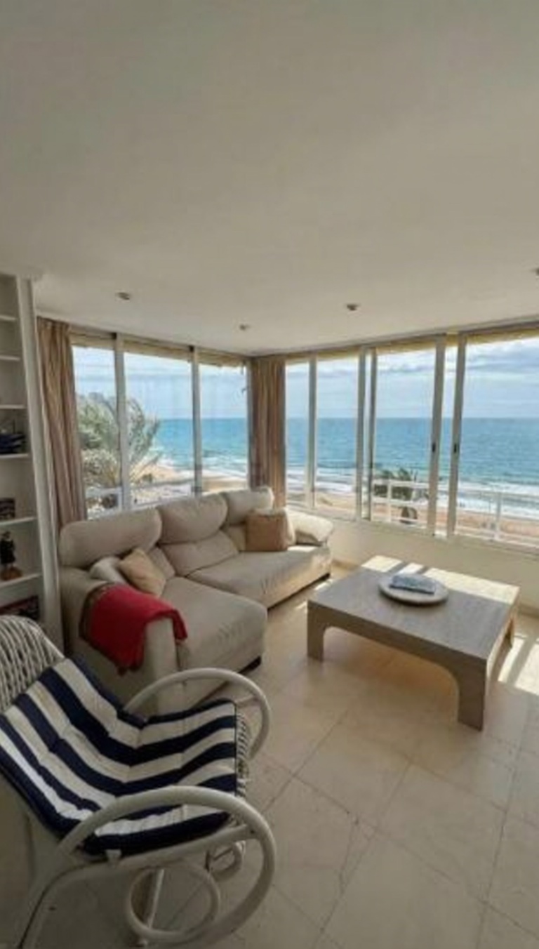 Flat in First Line of Beach in Benidorm — Living room