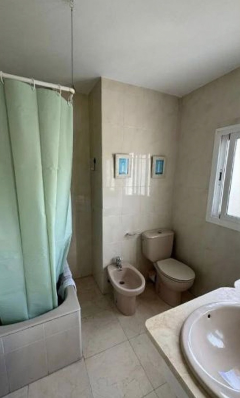 Flat in First Line of Beach in Benidorm — Bathroom