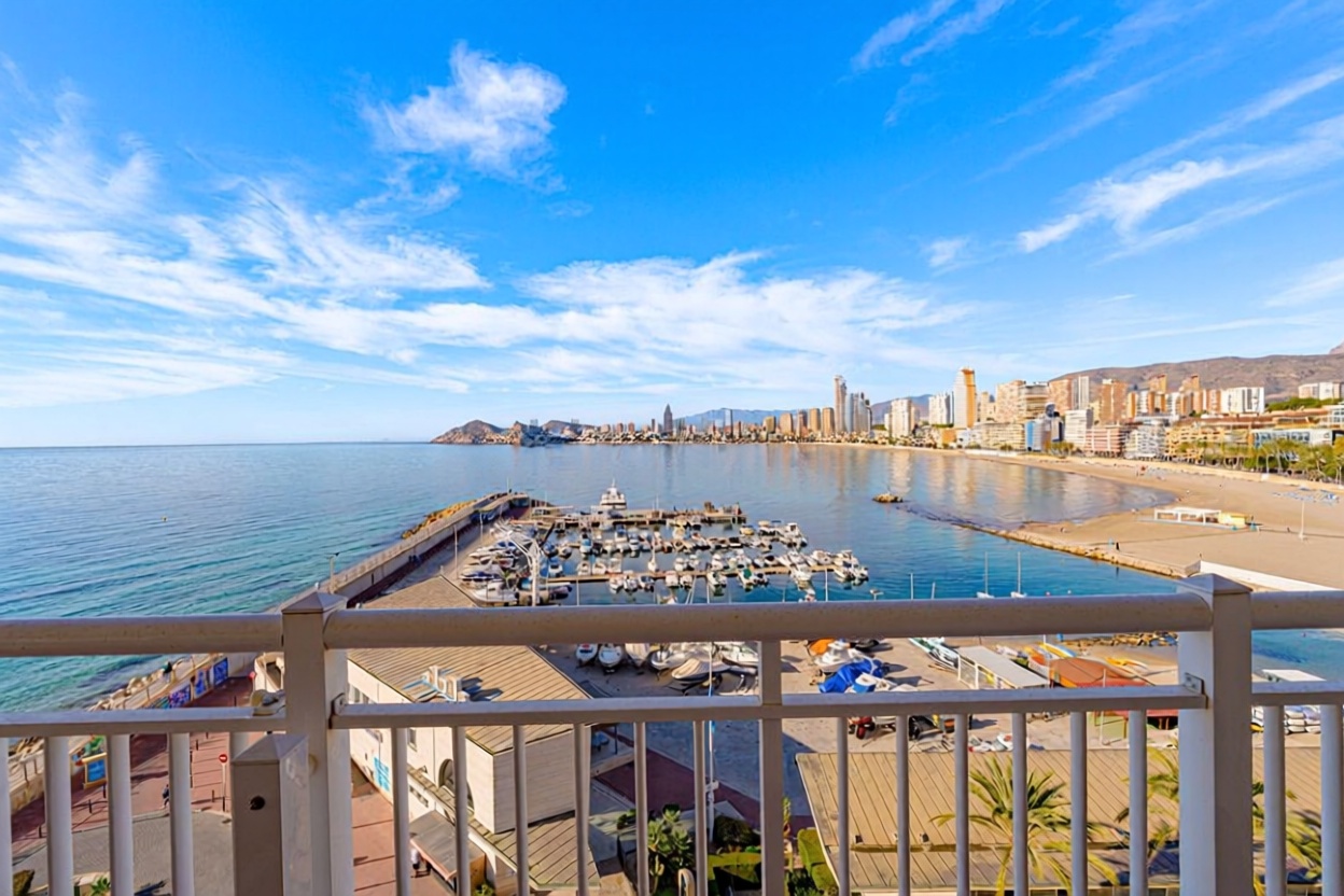 Flat in Primera Línea de Playa in Benidorm — Sea view