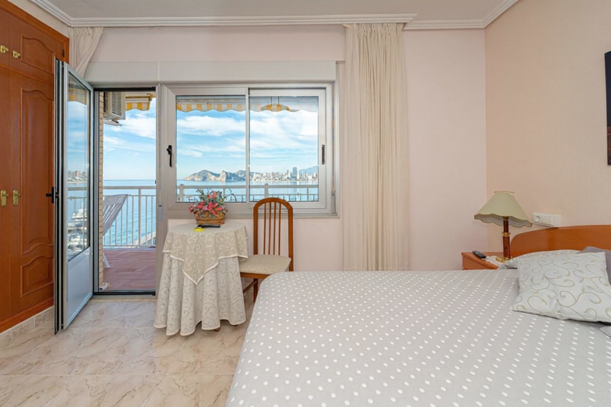 Flat in Primera Línea de Playa in Benidorm — Bedroom
