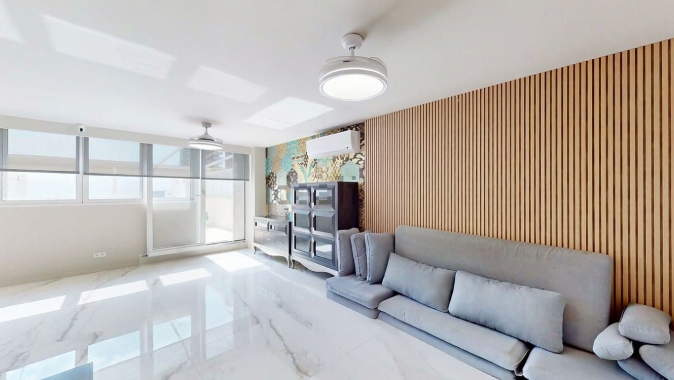 Dúplex en primera línea de playa en Benidorm — Living room