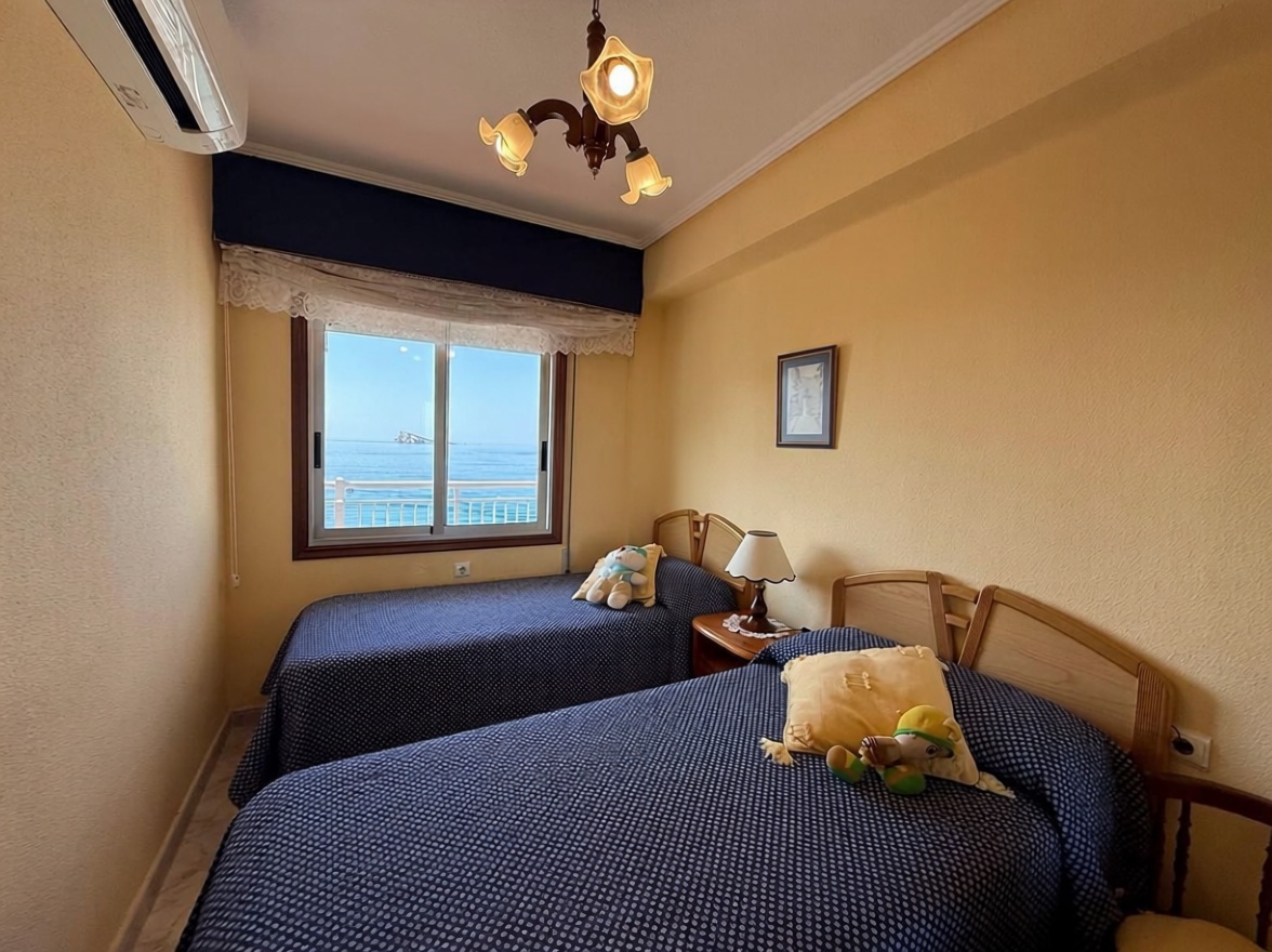Flat in First Line of Beach in Benidorm — Bedroom
