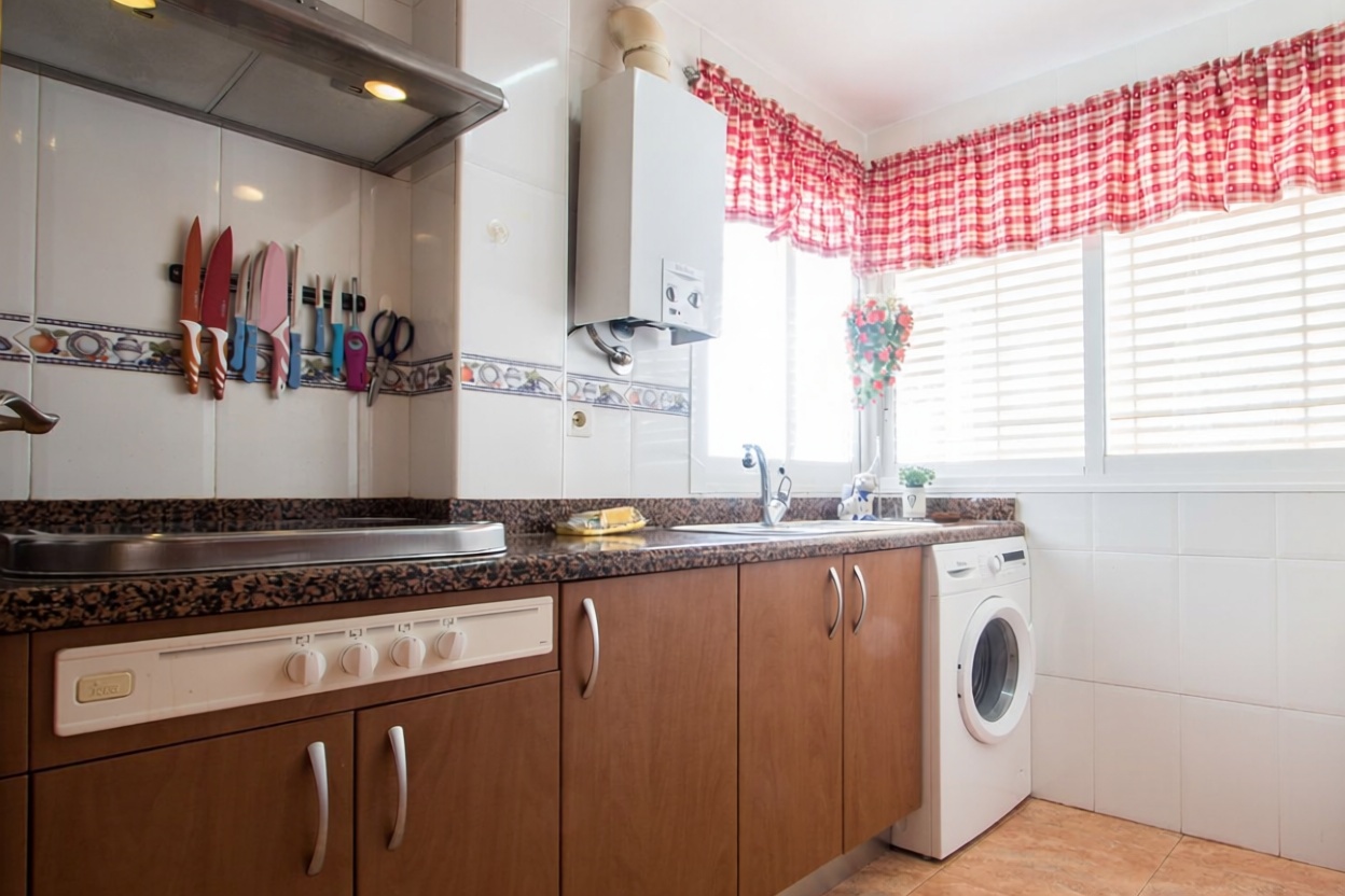Flat in First Line of Beach in Benidorm — Kitchen