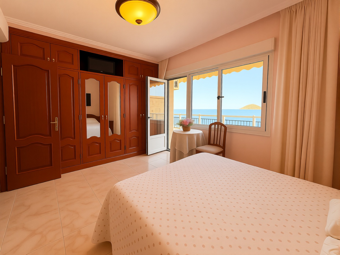 Piso en primera línea de playa en Benidorm — Dormitorio