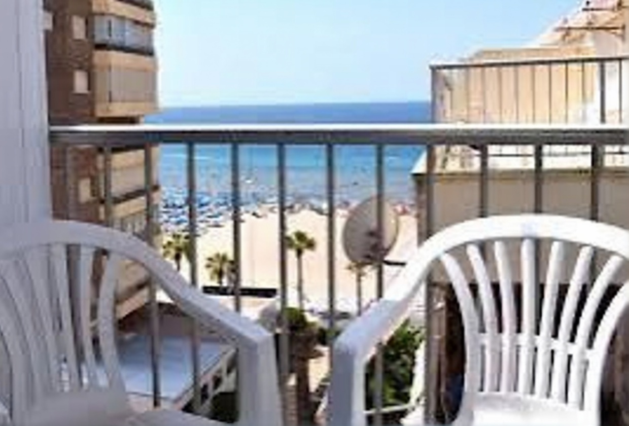 Ático en primera línea de mar en Benidorm — Terraza mar