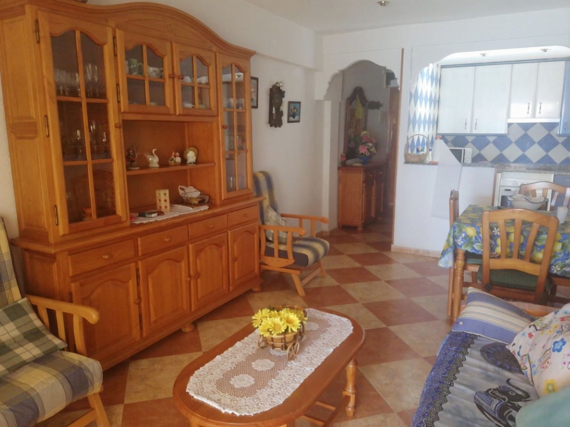 Ático en primera línea de mar en Benidorm — Salón