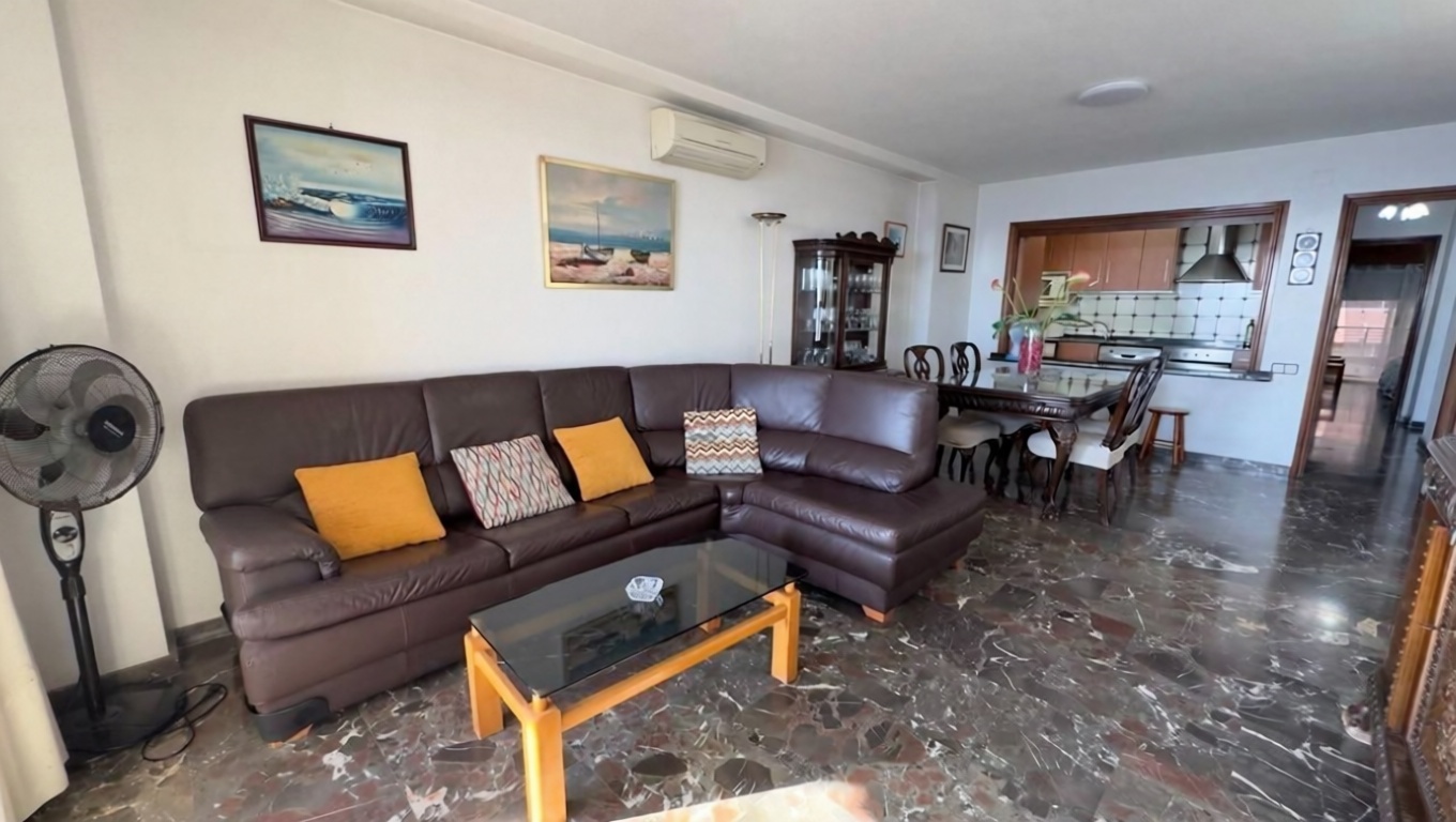 Appartement en première ligne de plage à Benidorm — Séjour