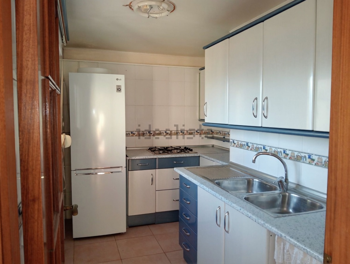 Dúplex en primera línea de playa en Benidorm — Kitchen