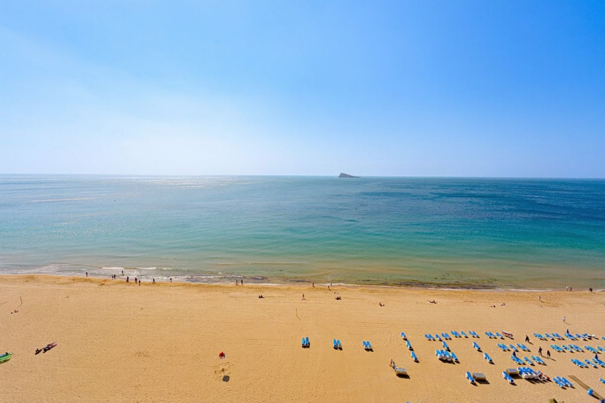 Piso en primera línea de playa en Benidorm — Vista mar