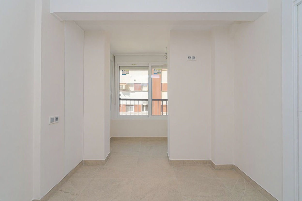 Piso en primera línea de playa en Benidorm — Dormitorio