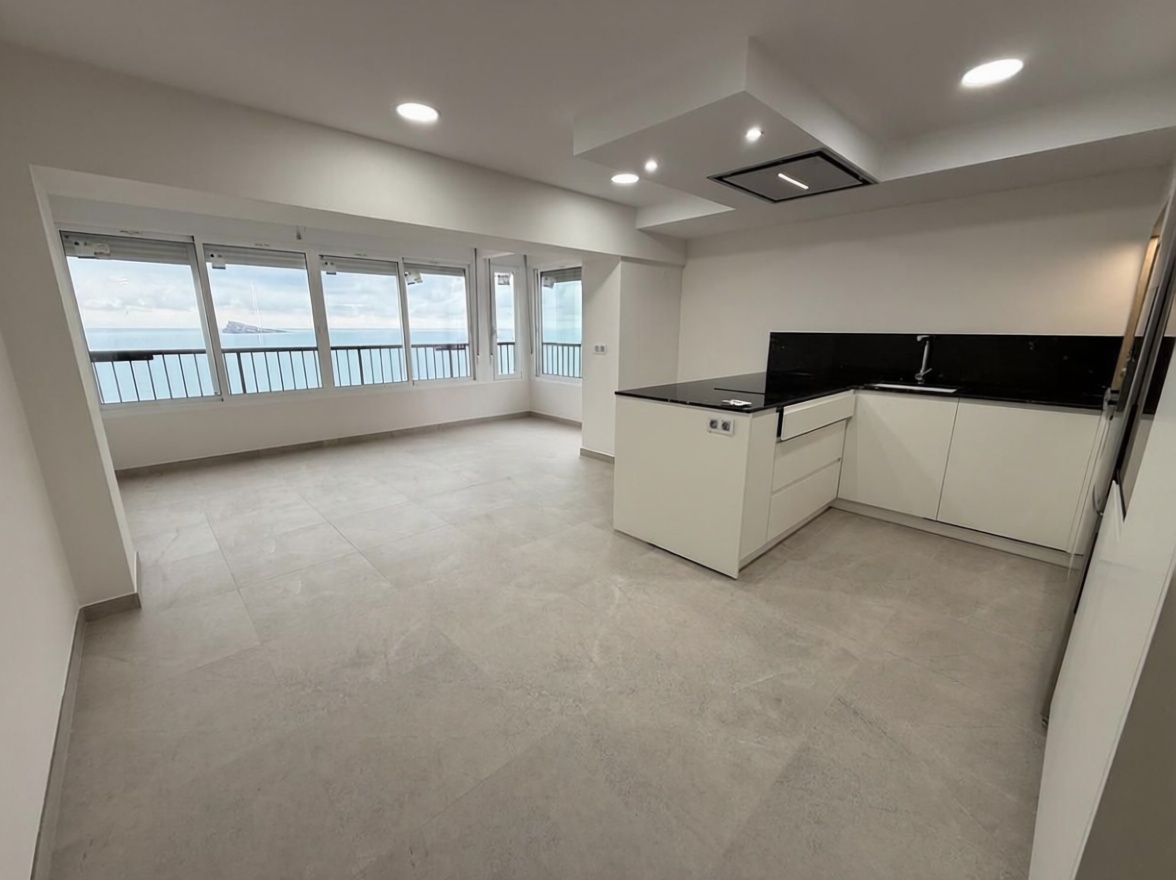 Piso em primeira linha de praia em Benidorm — Sala