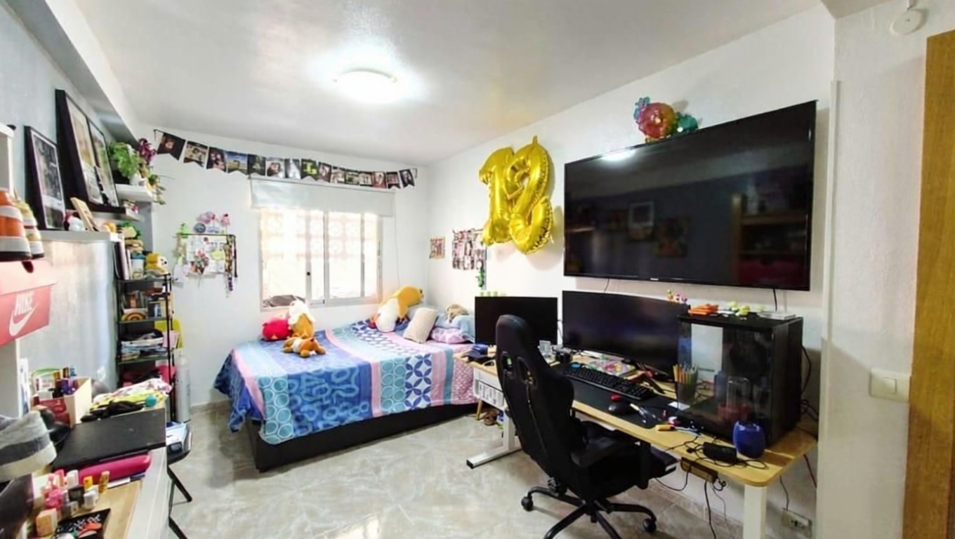 Piso en primera línea de playa en Benidorm — Dormitorio