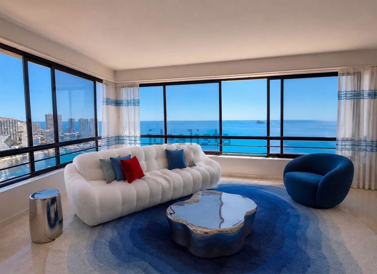 Piso en primera línea de playa en Benidorm — Sala