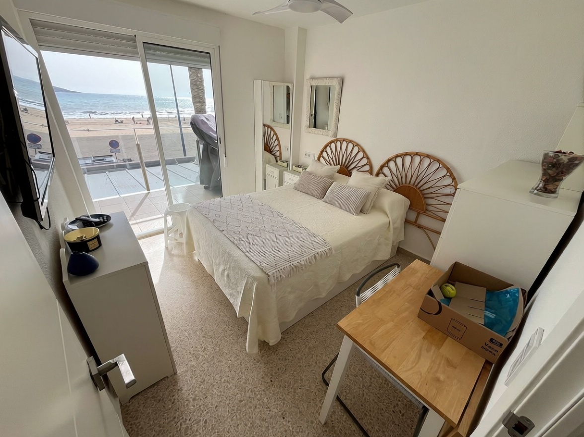 Appartement en première ligne de plage à Benidorm — Chambre