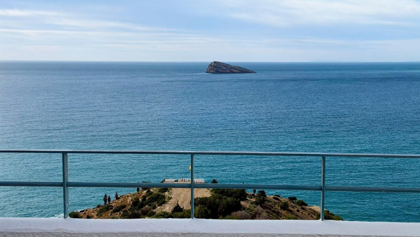Dúplex in erster Strandlinie in Benidorm — Meerterrasse