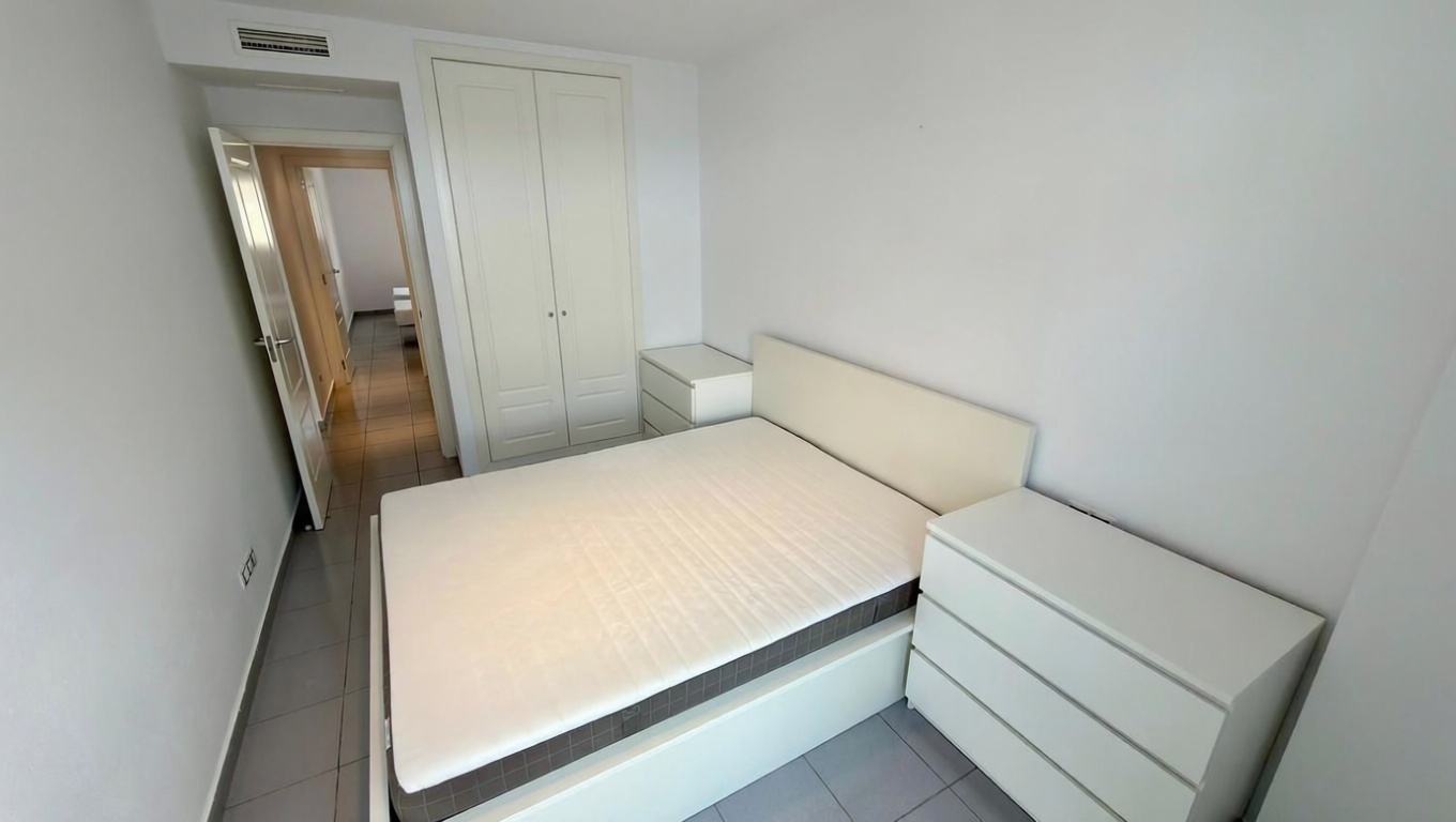 Dúplex in erster Strandlinie in Benidorm — Schlafzimmer