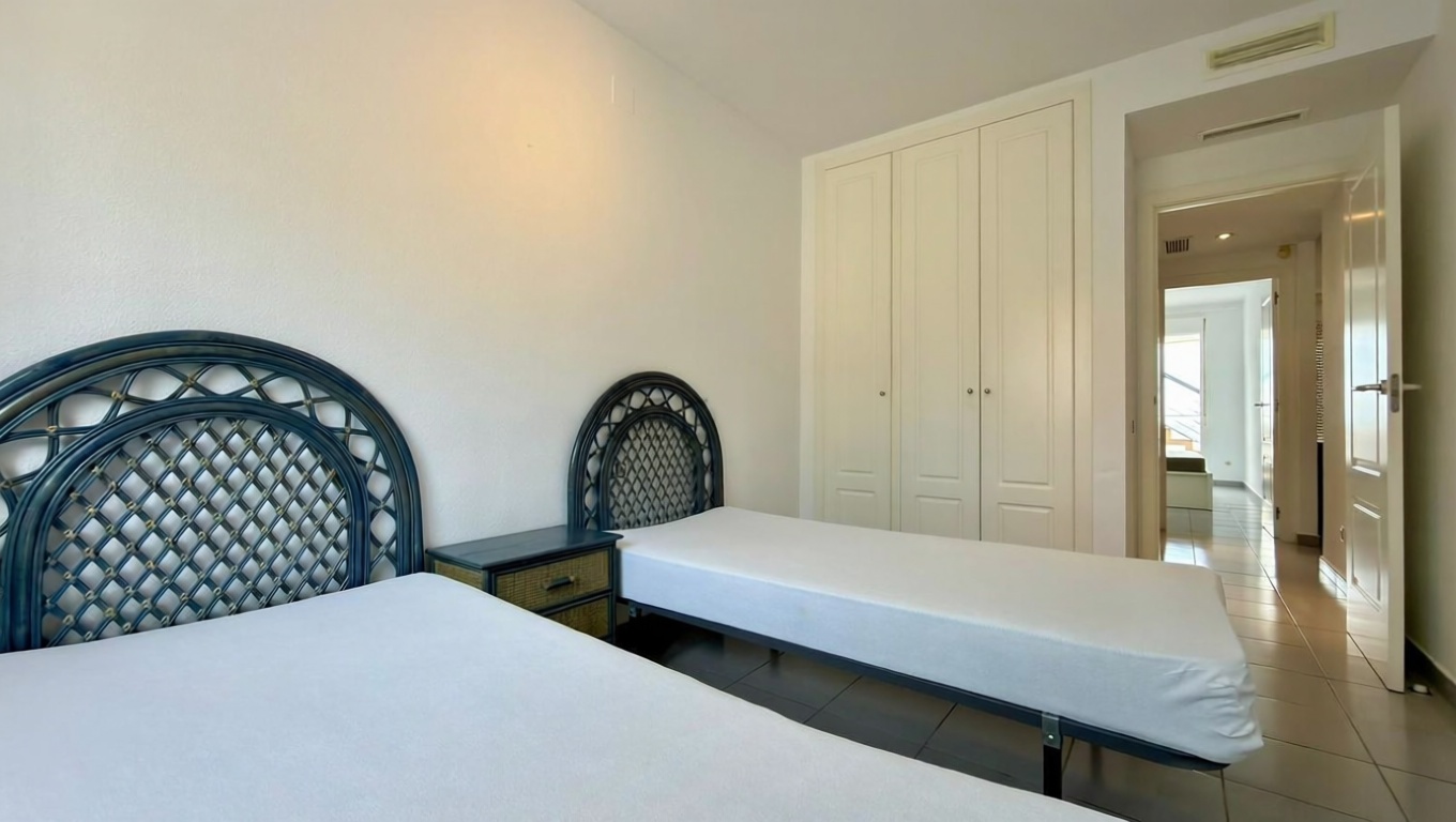 Dúplex in erster Strandlinie in Benidorm — Schlafzimmer