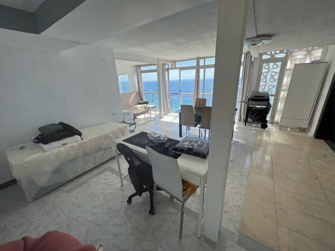 Ático en primera línea de mar en Benidorm — Living room