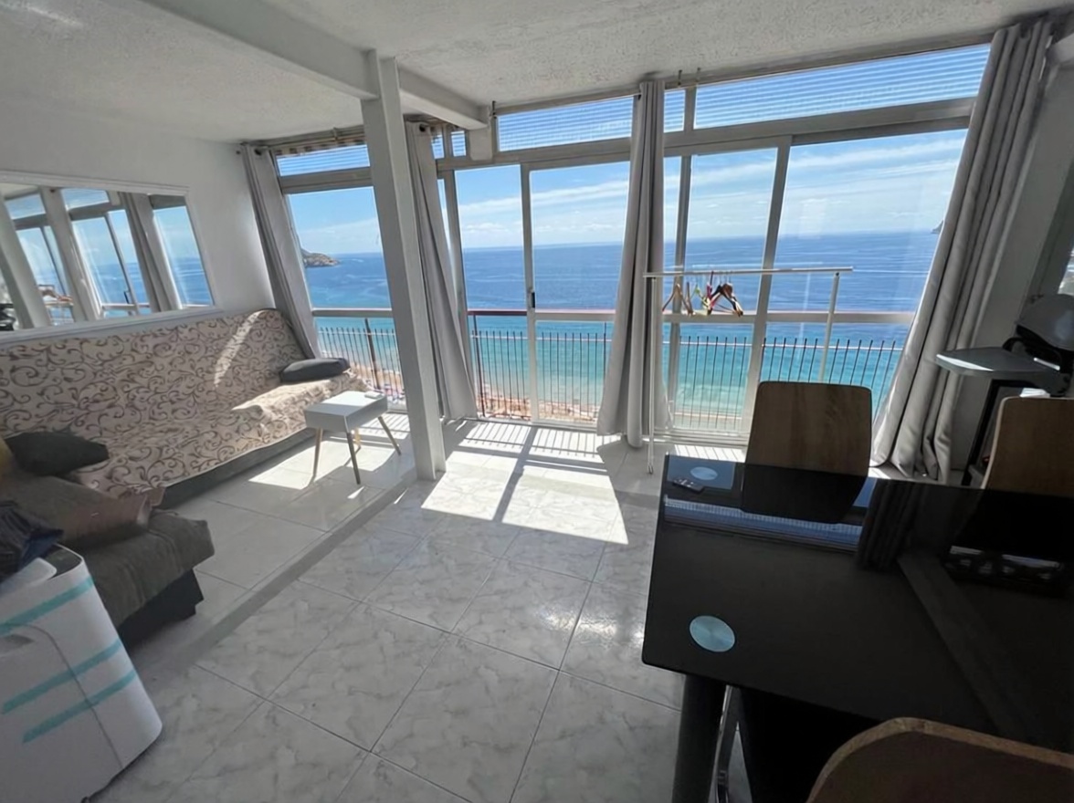 Ático en primera línea de mar en Benidorm — Living room