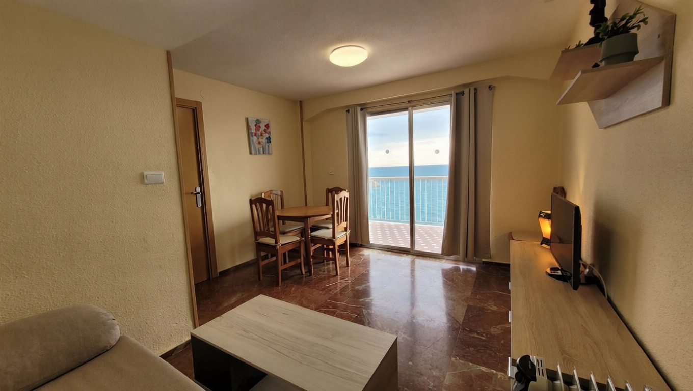 Piso en primera línea de playa en Benidorm — Cozinha