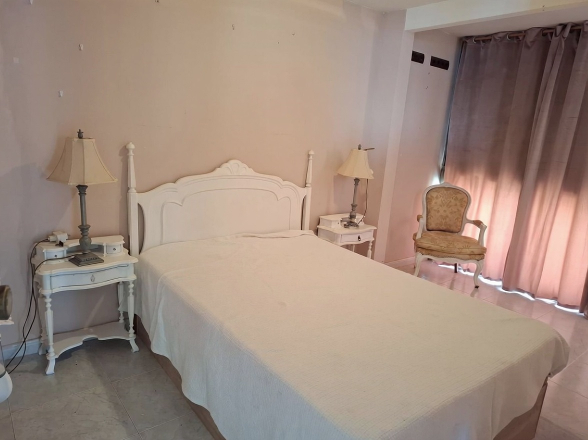 Piso en primera línea de playa en Benidorm — Dormitorio