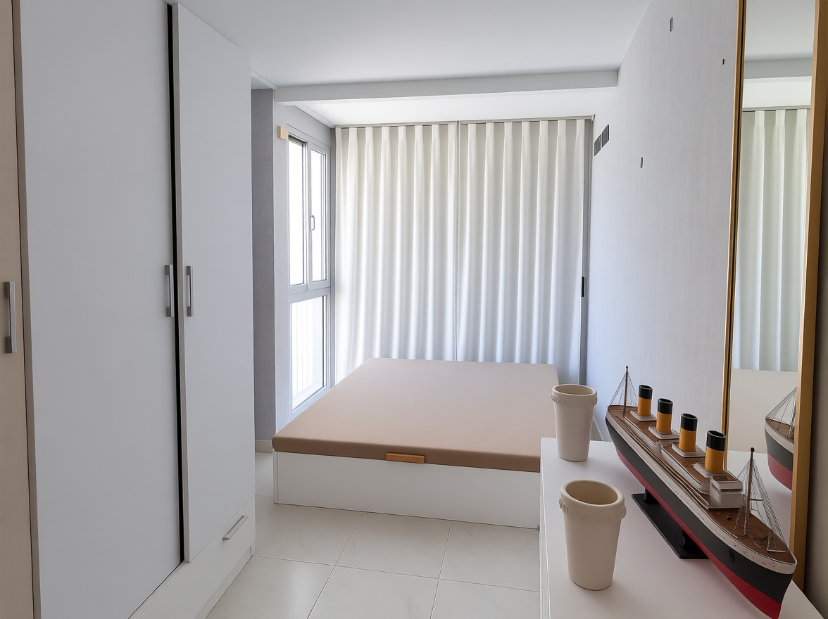 Piso en primera línea de playa en Benidorm — Dormitorio