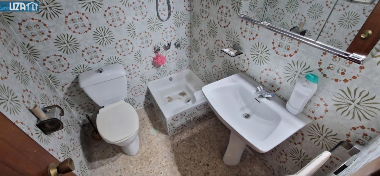 Piso em primeira linha de praia em Benidorm — Casa banho