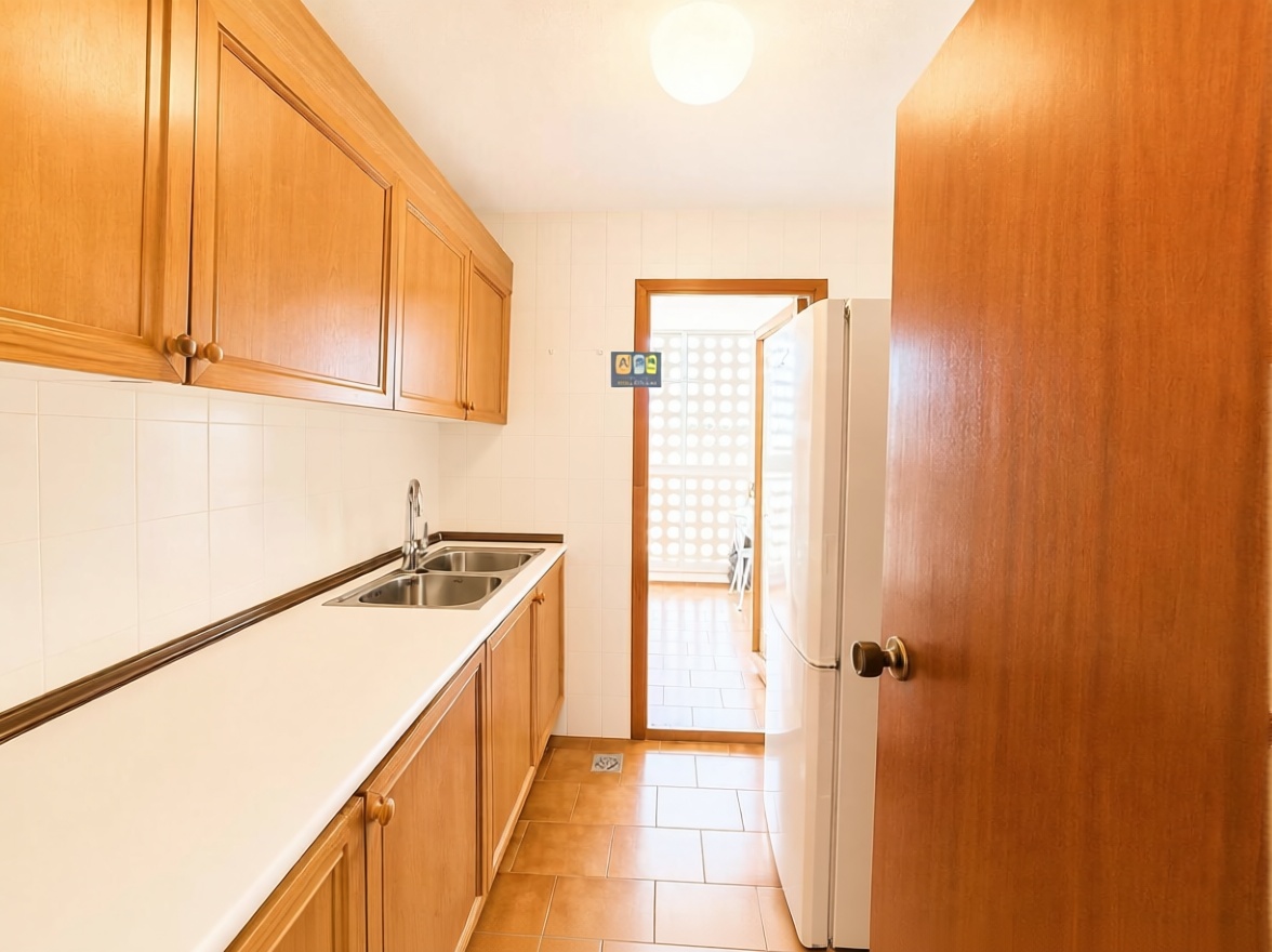 Piso en primera línea de playa en Benidorm — Cozinha