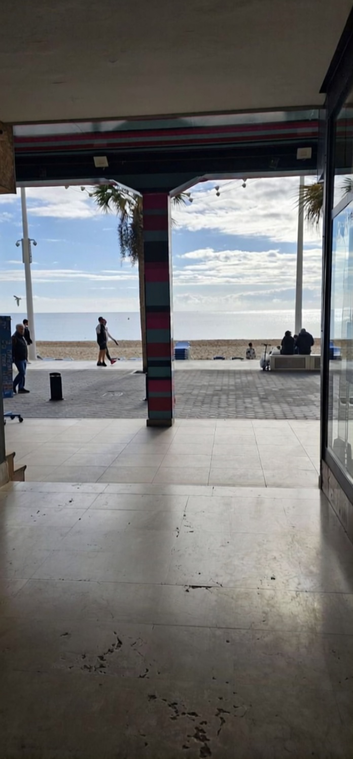 Apartamento em primeira linha de praia em Benidorm — Vista mar