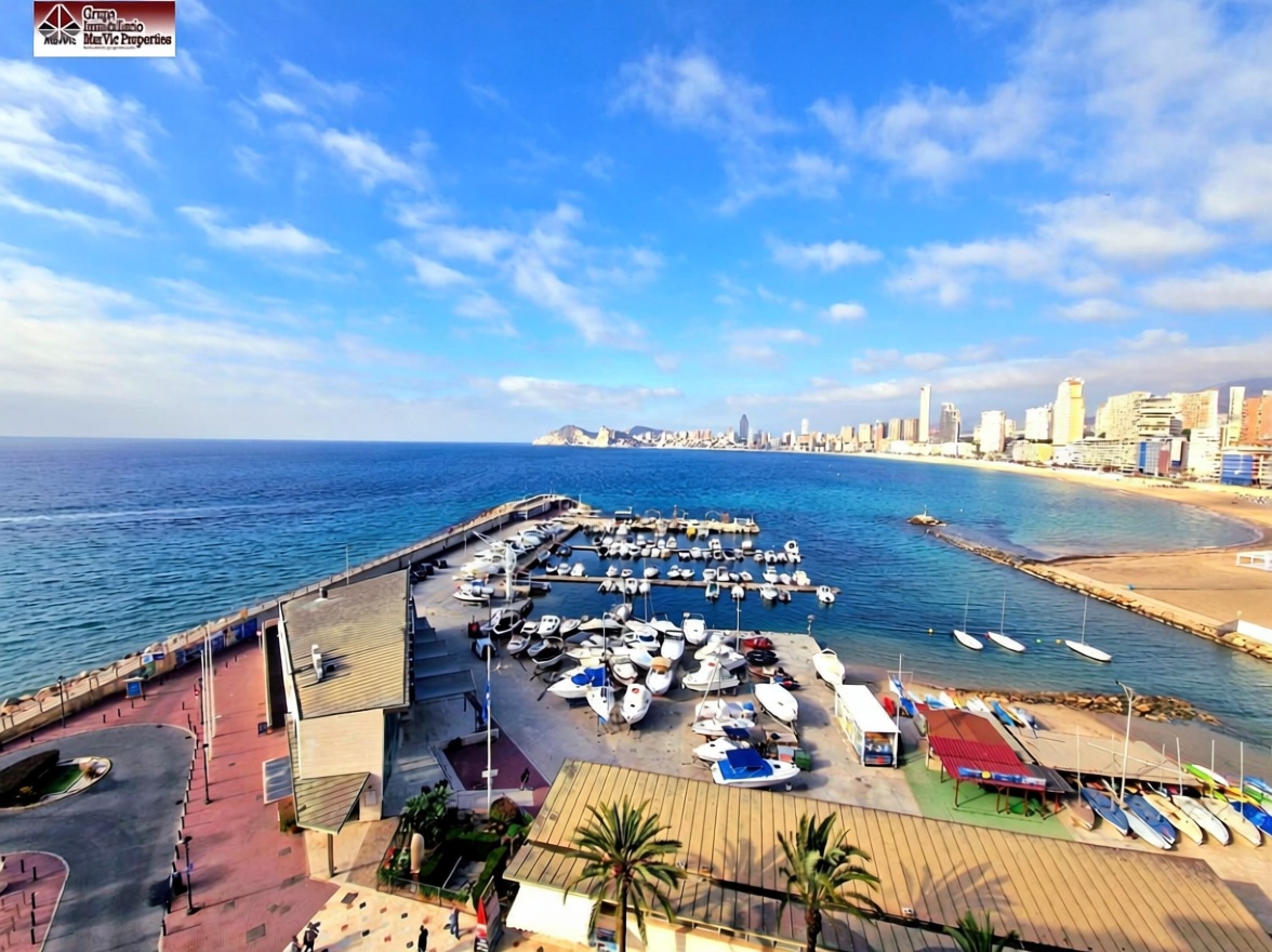 Ático en primera línea de mar en Benidorm — Vista mar