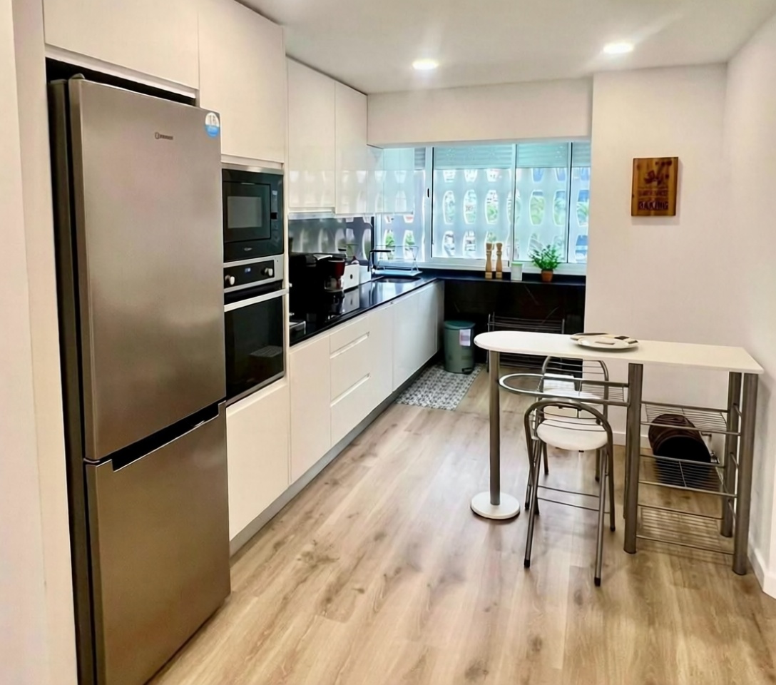 Piso en primera línea de playa en Benidorm — Cocina
