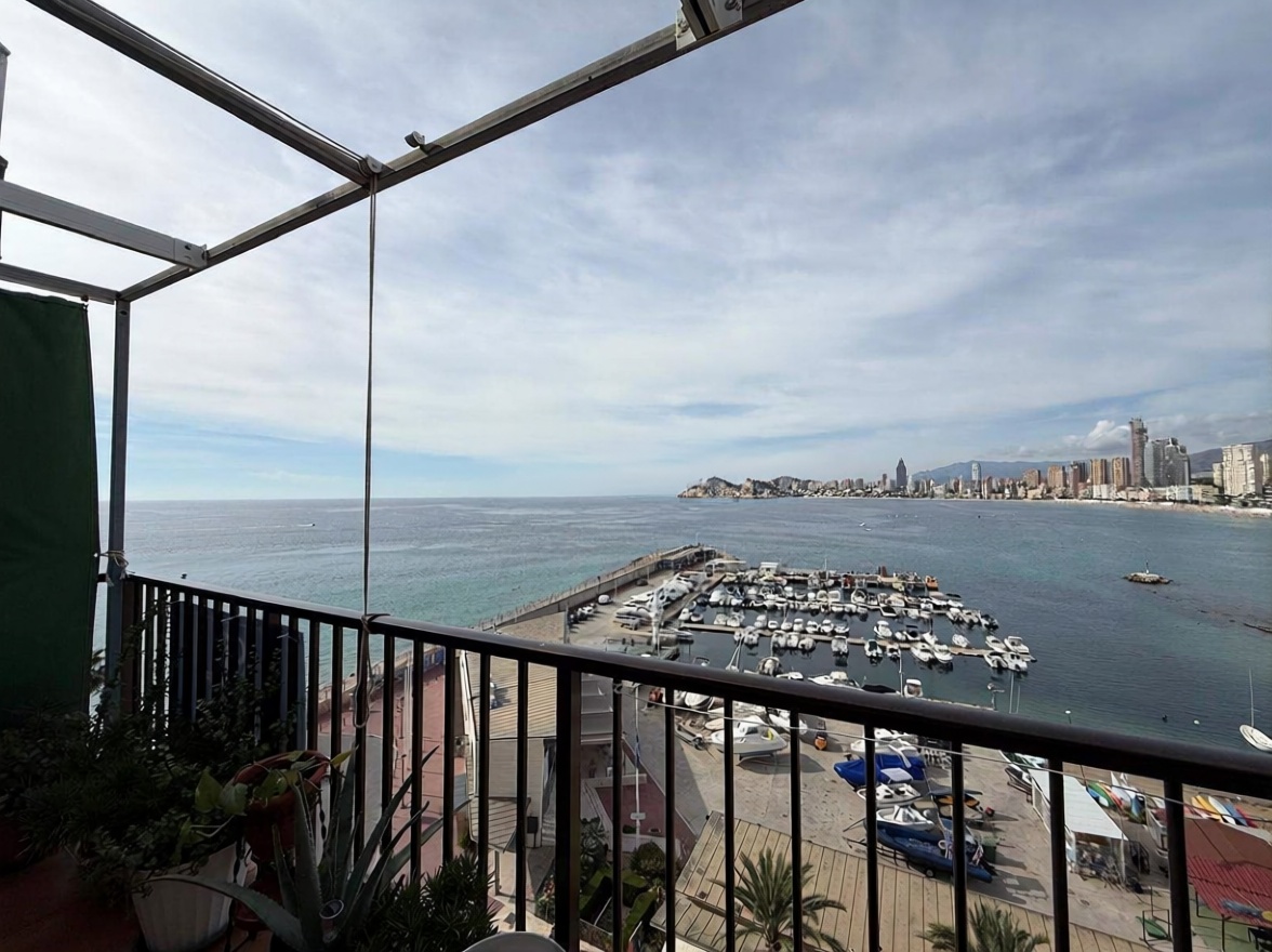 Dúplex en primera línea de playa en Benidorm — Terraço mar