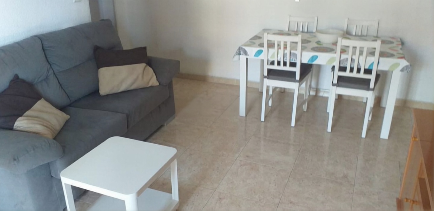 Piso em primeira linha de praia em Benidorm — Sala