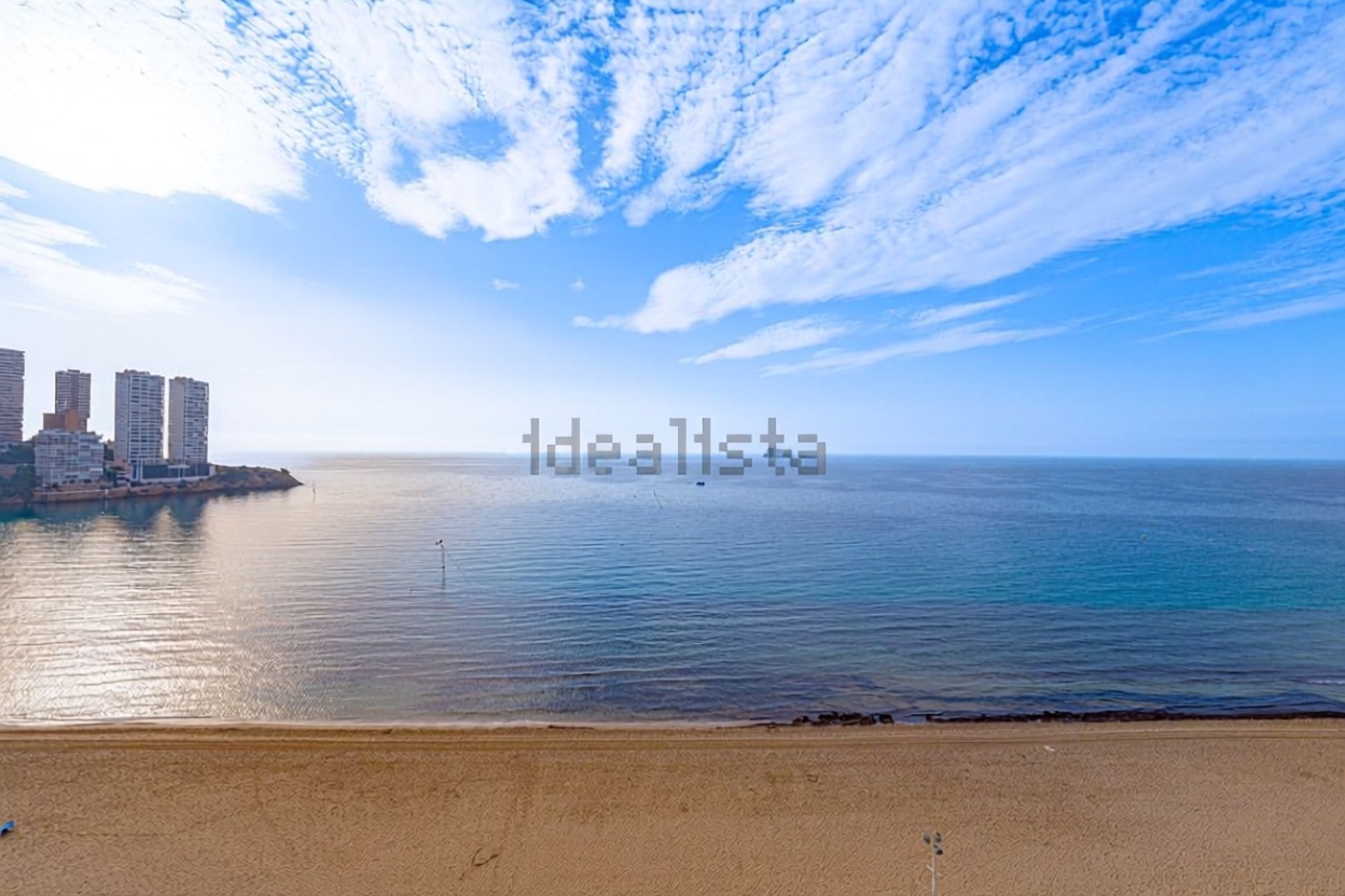 Piso en primera línea de playa en Benidorm — Vista mar