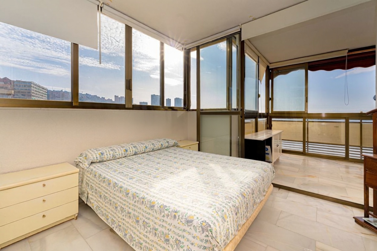 Piso en primera línea de playa en Benidorm — Quarto