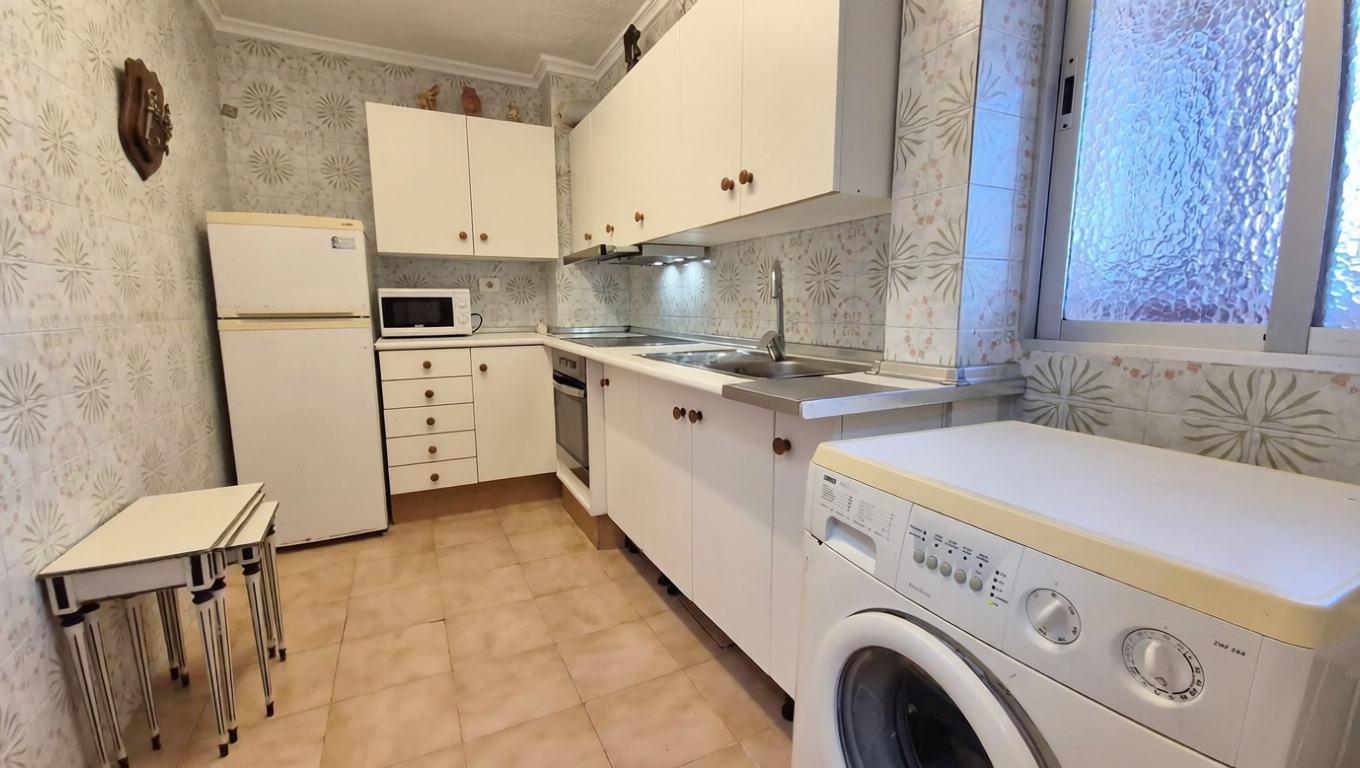 Piso en primera línea de playa en Benidorm — Cocina