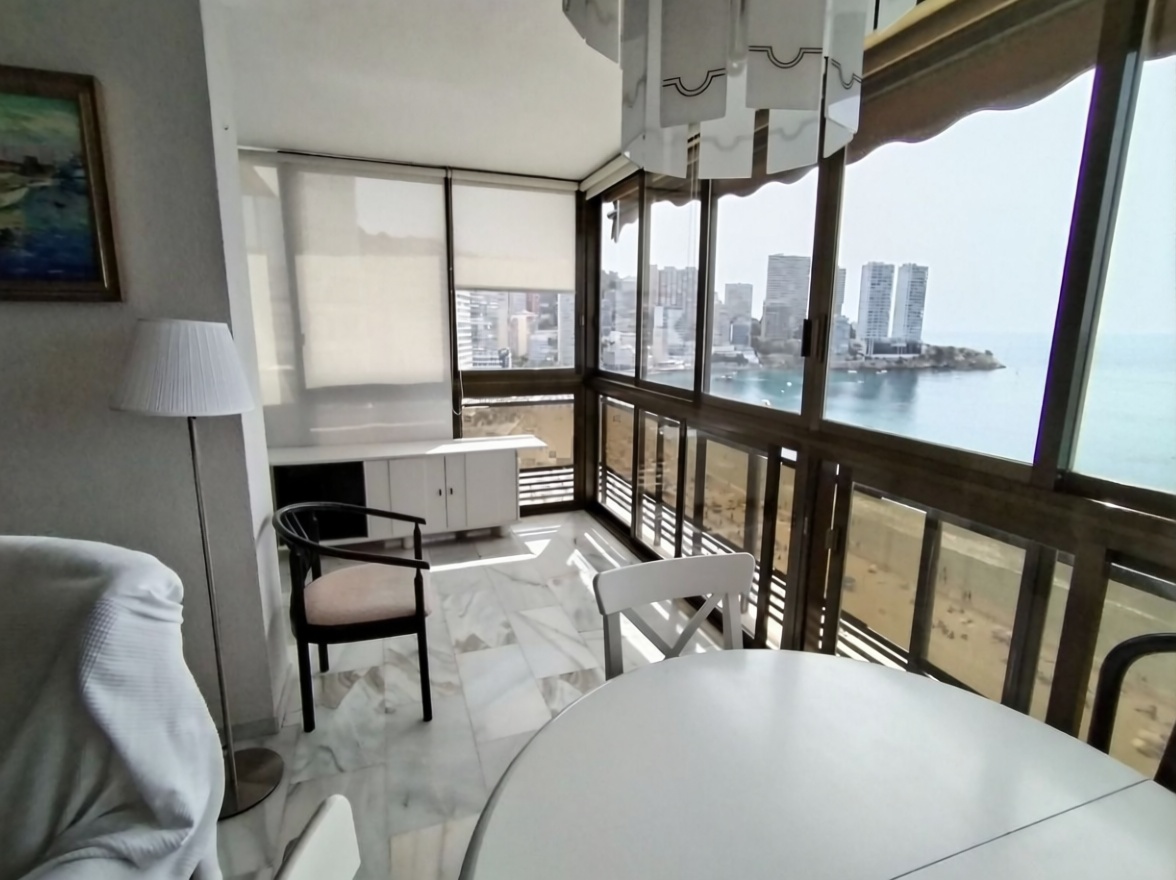 Piso en primera línea de playa en Benidorm — Terraço mar