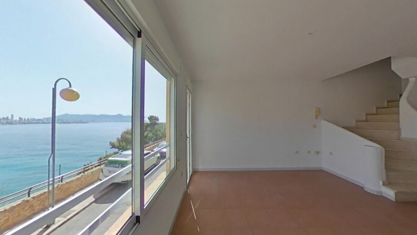 Chalet con acceso directo a playa en Benidorm — Salón