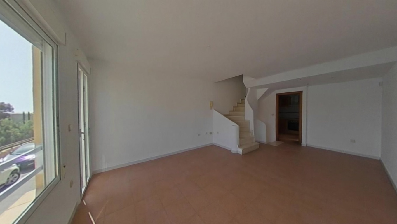 Chalet con acceso directo a playa en Benidorm — Salón