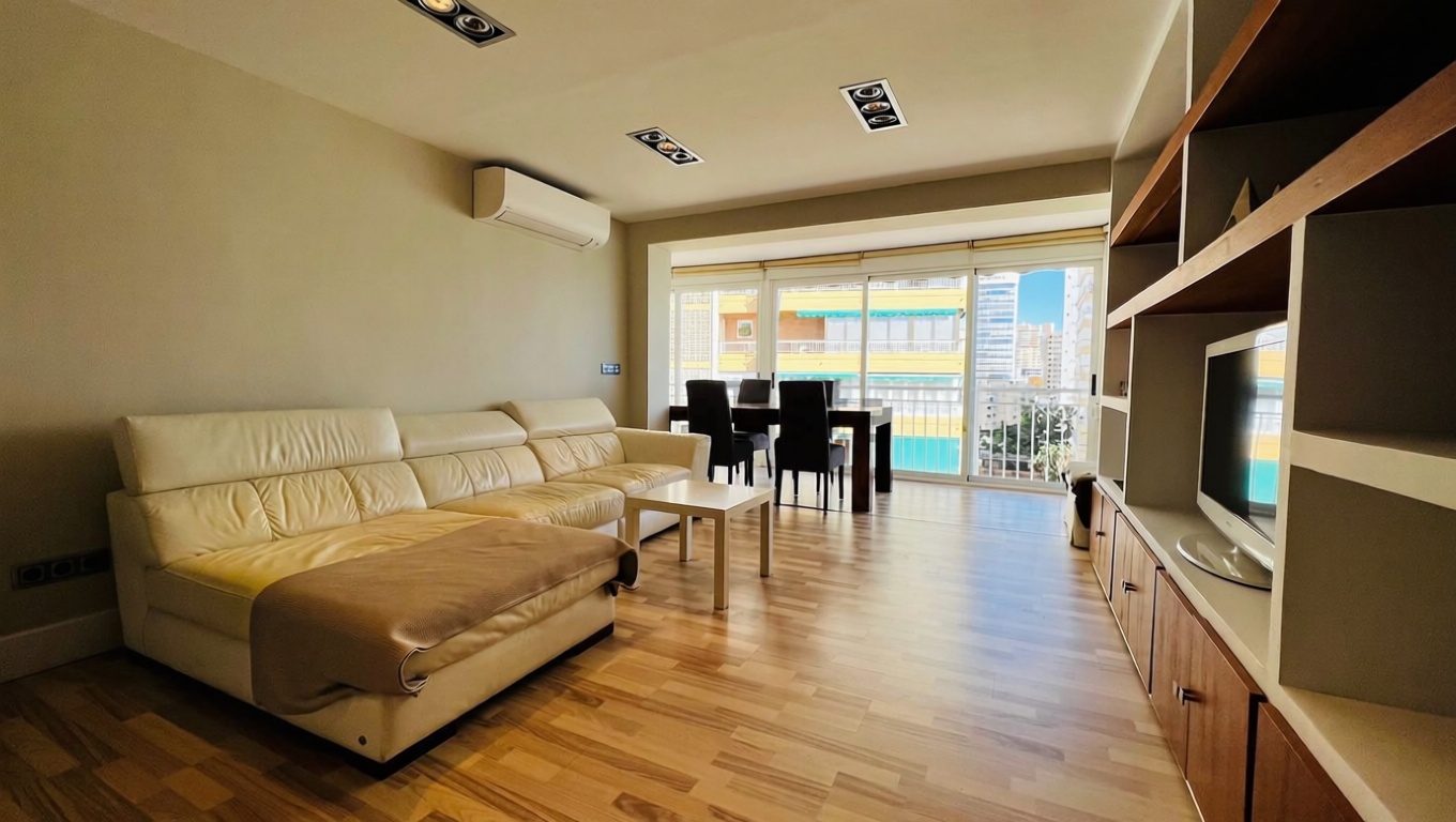 Apartamento em primeira linha de praia em Benidorm — Sala