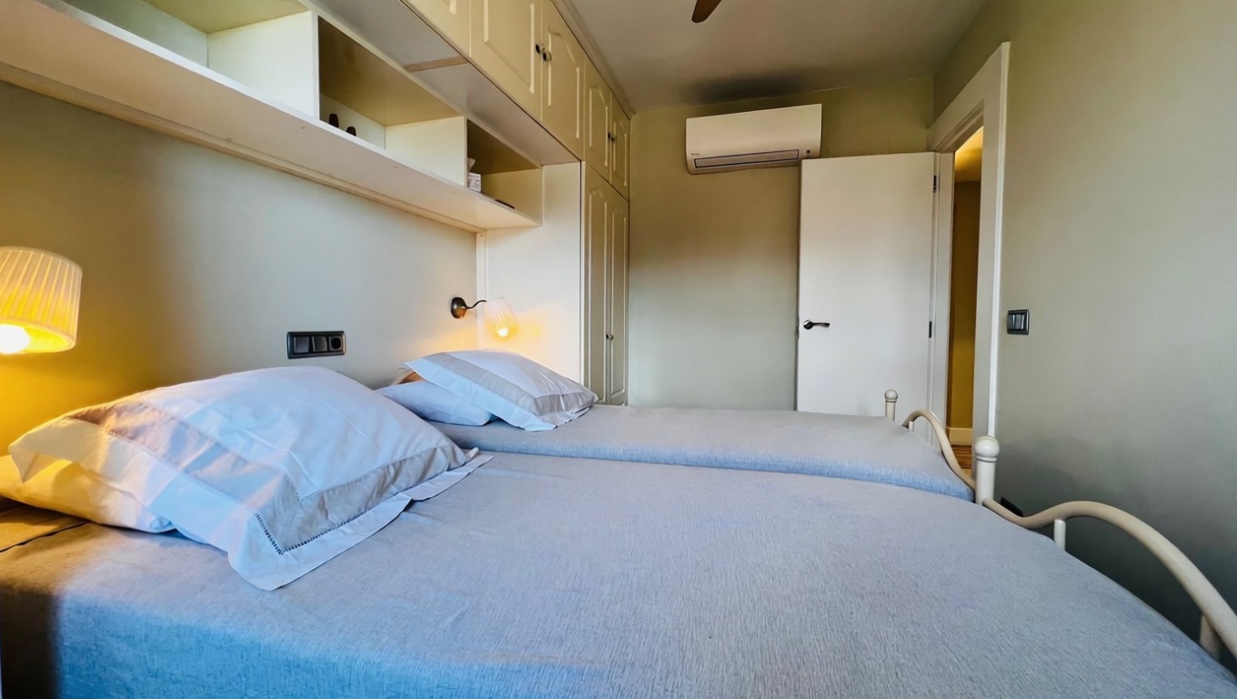 Apartamento em primeira linha de praia em Benidorm — Quarto