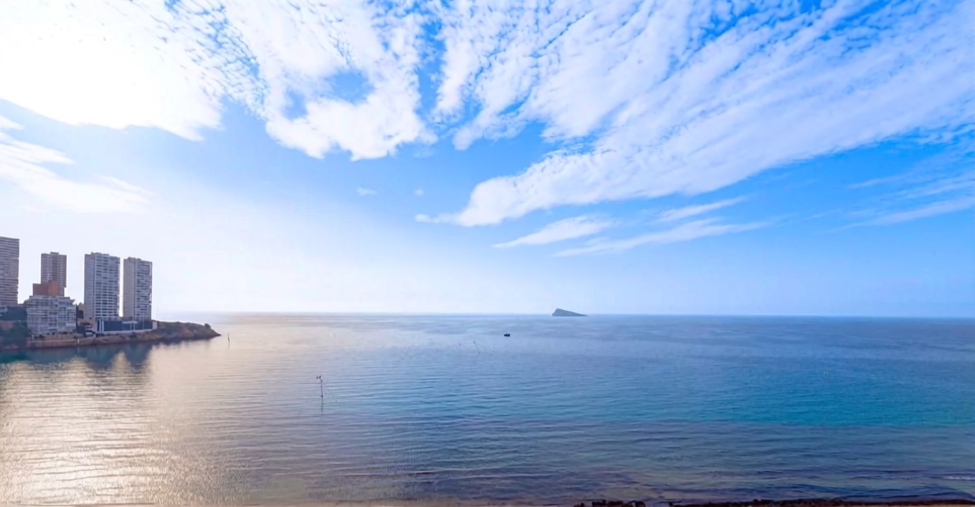Piso en primera línea de playa en Benidorm — Vista mar