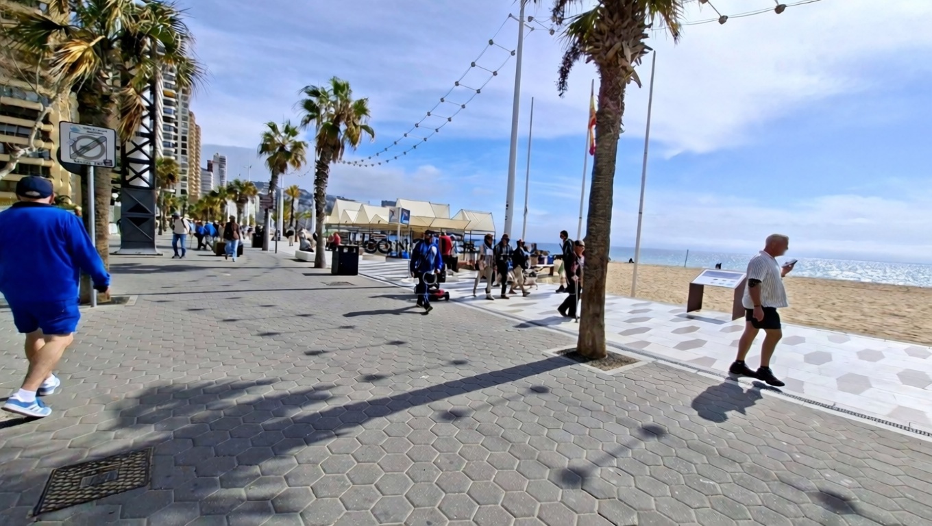 Piso en primera línea de playa en Benidorm — Vista mar