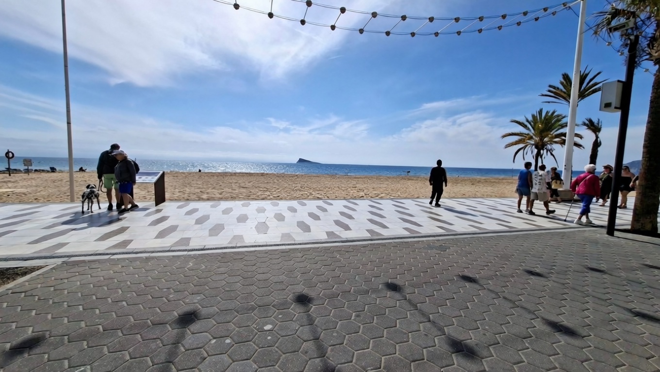 Piso en primera línea de playa en Benidorm — Vista mar